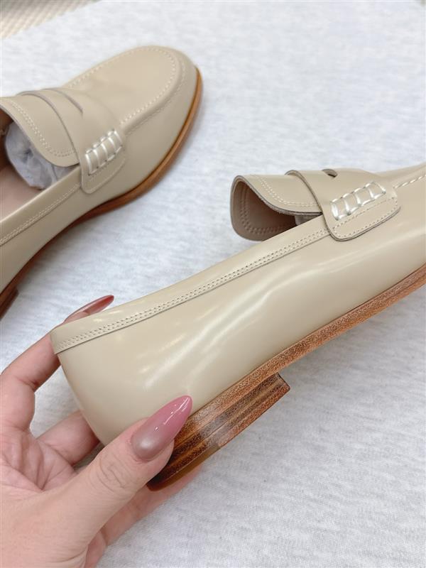 2025112812728671 310